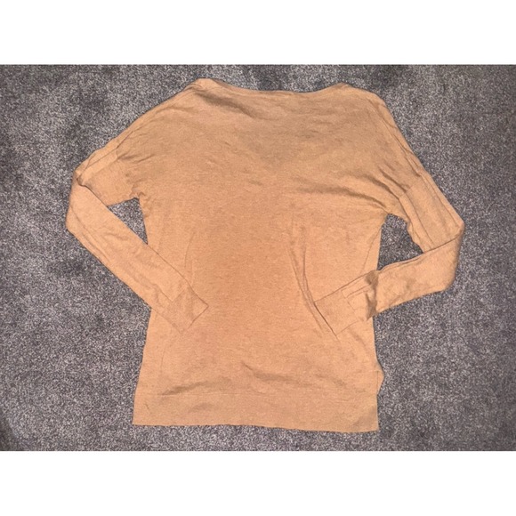 Gap Women's Tan Long Sleeve V-Neck Shirt - Picture 7 of 7
